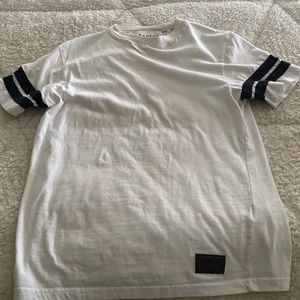 Reason so small white T-shirt with black stripe on sleeve B